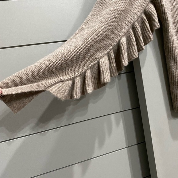 Neman Marcus Cashmere Sweater - Picture 2 of 3